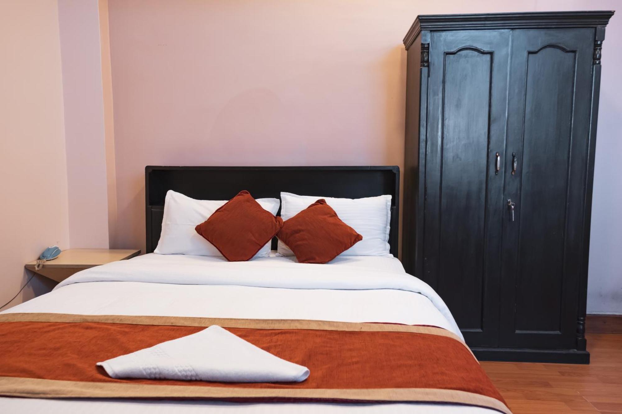 Nepalaya Hotel Катманду Екстериор снимка